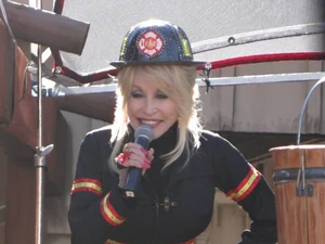 Dolly Parton Left No Children, No Husband, And A $450 Million Estate