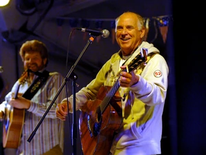 Jimmy Buffett Left a $275 Million Trust. His Widow and Trustee Are Fighting Over It